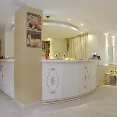 Apartments In Esteban Complex 2*